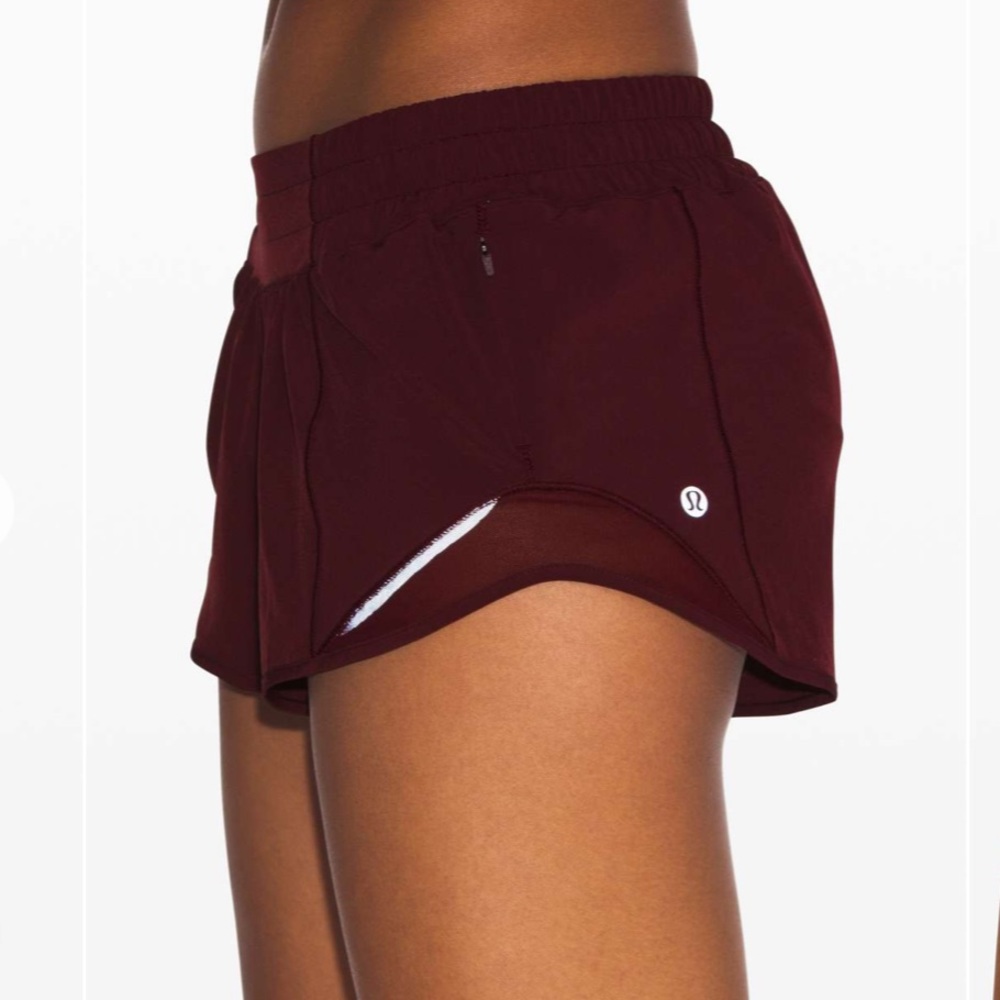 Lululemon Hotty Hot Short II 2.5” Size 6 Garnet DISCONTINUED COLOR